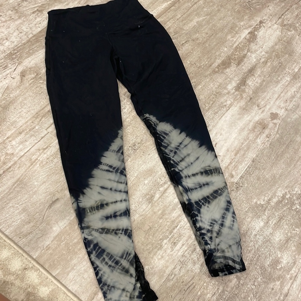 Electric and Rose xs leggings with tie dye bottoms